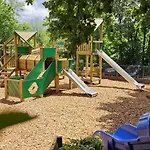 Gezellige Natuurchalet In شاليه دربي